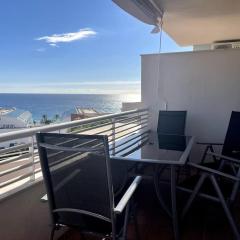 Sunny 2-bedroom apartment with sea view