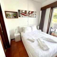 Nice & Cozy Little Studio with Terrace in Estoril