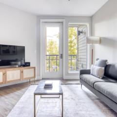 Redwood City 1BR w Gym Pool 6 mins to Caltrain SFO-870