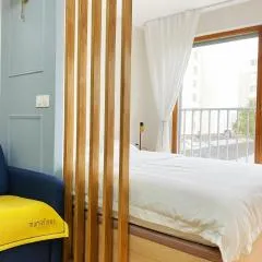 Chez les deux garçons