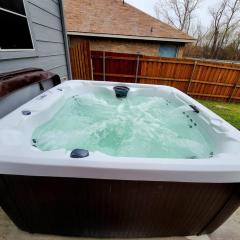 Hot Tub! 4BR 3BA Modern, newly remodeled, 16 ppl