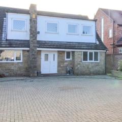 Spacious self-contained annexe in Horbury