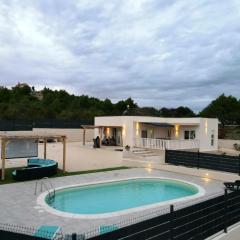 Villa VERONICA with CINEMA PROJECTOR by the HEATED POOL and JACUZZI