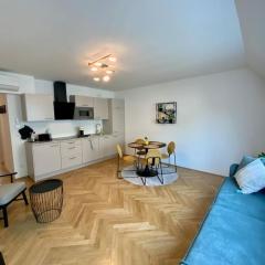 Freshly renovated Apartment in Trendy Area! HG21