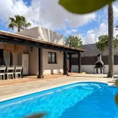 House BOHO PALM with PRIVATE HEATED POOL and garden, 3 bedrooms, Wi-Fi