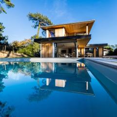 SPRING KEYWEEK - Contemporary villa with pool in the hea
