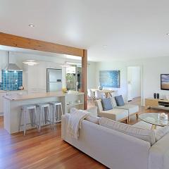 Mi Casa - stylish beach house near town & surf