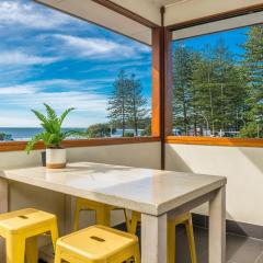 Quiksilver Apartments The Pass - steps from beach