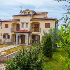 Apartment Lorena Radosi with Balcony