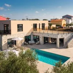 Modern Villa Ava with outdoor pool in Tar