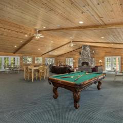 River Road Lodge by NW Comfy Cabins