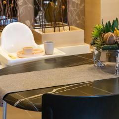 Downtown Oasis - Spacious Modern 3-BR Flat near Beachpark