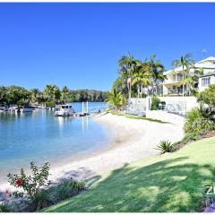St Tropez 10 - Waterfront Escape in Noosa Sound