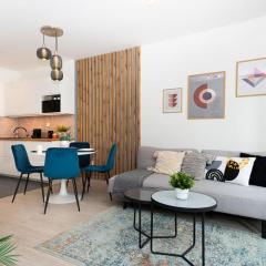 Chic206 Retreat: Modern 1BR Gem with Balcony by NW