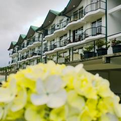 Lake Breeze Luxury Apartment