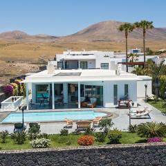 Bright and Spacious Puerto Calero Villa - 3 Bedrooms - Villa Viejo Dos - Private Pool & Wonderful Scenic Views - Lanzarote