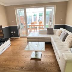 4 Bed town house in sittingbourne 7 beds sleeps 8