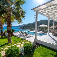 BEACHFRONT WHITE VILLA WİTH PRIVATE SWIMMING POOL