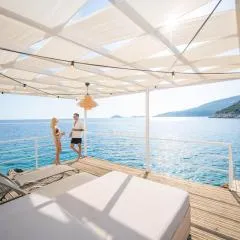 BEACHFRONT SARI VILLA WİTH PRIVATE SWIMMING POOL