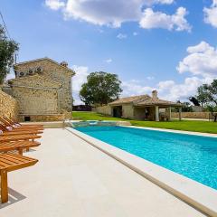 Nice Home In Pula With Outdoor Swimming Pool