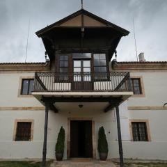 CASA RURAL PALACIO CONDE DE ALDANA con piscina entre encinares y dehesas