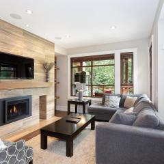 Fitzsimmons Walk 13 - Two Living Spaces,, Hot Tub, Parking, Near Village - Whistler Platinum