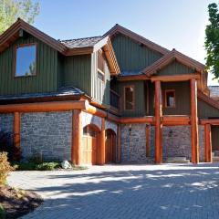 Big Sky Chalet - Golf Course chalet, Hot Tub, Theatre, Scenic Views - Whistler Platinum