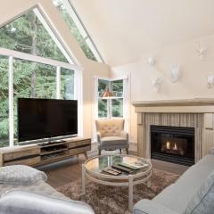 Woodrun 616 - Stylish Top Floor Condo, Pool, Hot Tub, Parking - Whistler Platinum