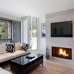 Gables 25 - Luxury Townhouse! Walk Everywhere in 5 mins - Whistler Platinum