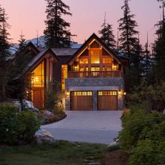 Kadenwood 2972 - Mountain Chalet, w/ Hot Tub, Pool Table, Fireplace - Whistler Platinum