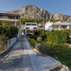 Apartments with a parking space Omis - 2745
