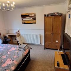 Spacious and Serene Stay near Milton Keynes centre