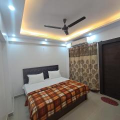 Gokul 3 BHK Entire Luxury Flat Bharat City Ghaziabad near Hindon Airport Delhi