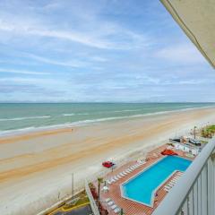 Direct oceanfront view 8th floor, king size bed, largest pool in Daytona Beach !