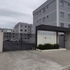 Ap 2 quartos amplos, com Ar condicionado central, Internet, Netflix e Garagem privativa