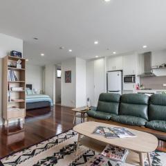Spacious Studio with Balcony in Eclectic Brunswick