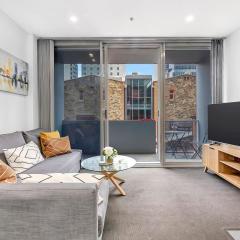 'Artsy at East End' A Modern Inner-city Retreat