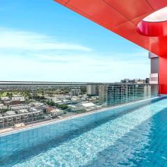 'Adelaide Azure' Scenic CBD Living with Rooftop Pool