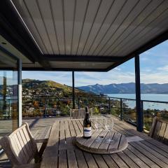 Akaroa holiday home Spacious and quite with stunning harbour views and close to town