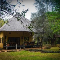 6-person bush villa at Kruger Park entrance Phalaborwa