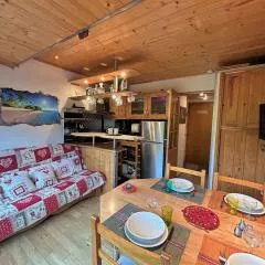 Studio 4 pers, proximité commerces et pistes, parking, terrasse Ouest, piscine l'été - Méribel - FR-1-180-608