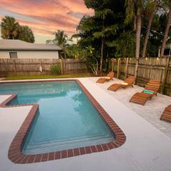 Tropical Spa Escape Sauna Pool Hot tub Firepit BBQ