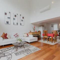 Cosy 2 Bedroom Townhouse near the CBD