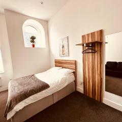 5 STAR LUXURY STUDIO APARTMENT, BIG SMART TV, WiFI, LIVERPOOL CITY CENTRE, EASY ACCESS LOCK BOX ENTRY!