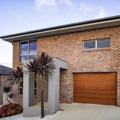 Sunny Modern 3 Bedroom Townhouse