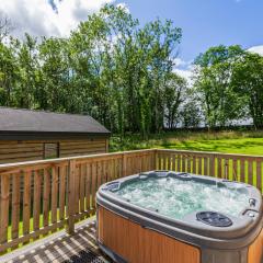 Squirrel Lodge 43 with Hot Tub