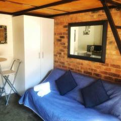 Modern and spacious Studio apartment close to Maboneng