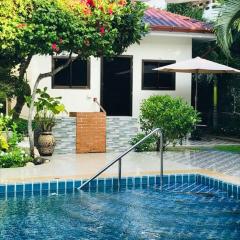 Summer House,shared pool, private bathroom and kitchen
