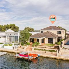 Luxury Waterfront Canal Estate With Private Jetty - Pet Friendly