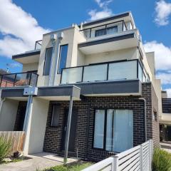 Rosie Townhouse in prime location close to CBD